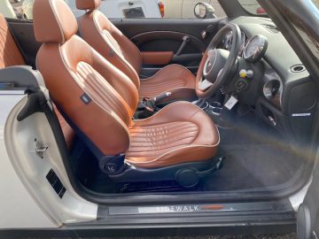 BMW　MINIクーパー　コンバーチブル　サイドウォーク