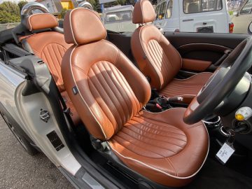 BMW　MINIクーパー　コンバーチブル　サイドウォーク